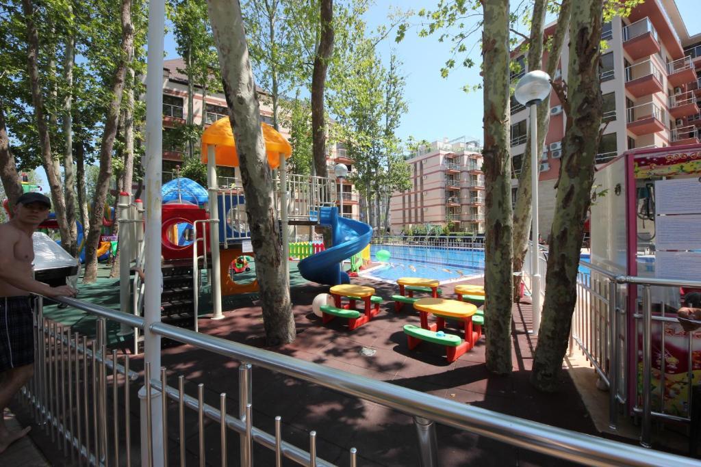 Menada Tarsis Apartments Słoneczny Brzeg Zewnętrze zdjęcie